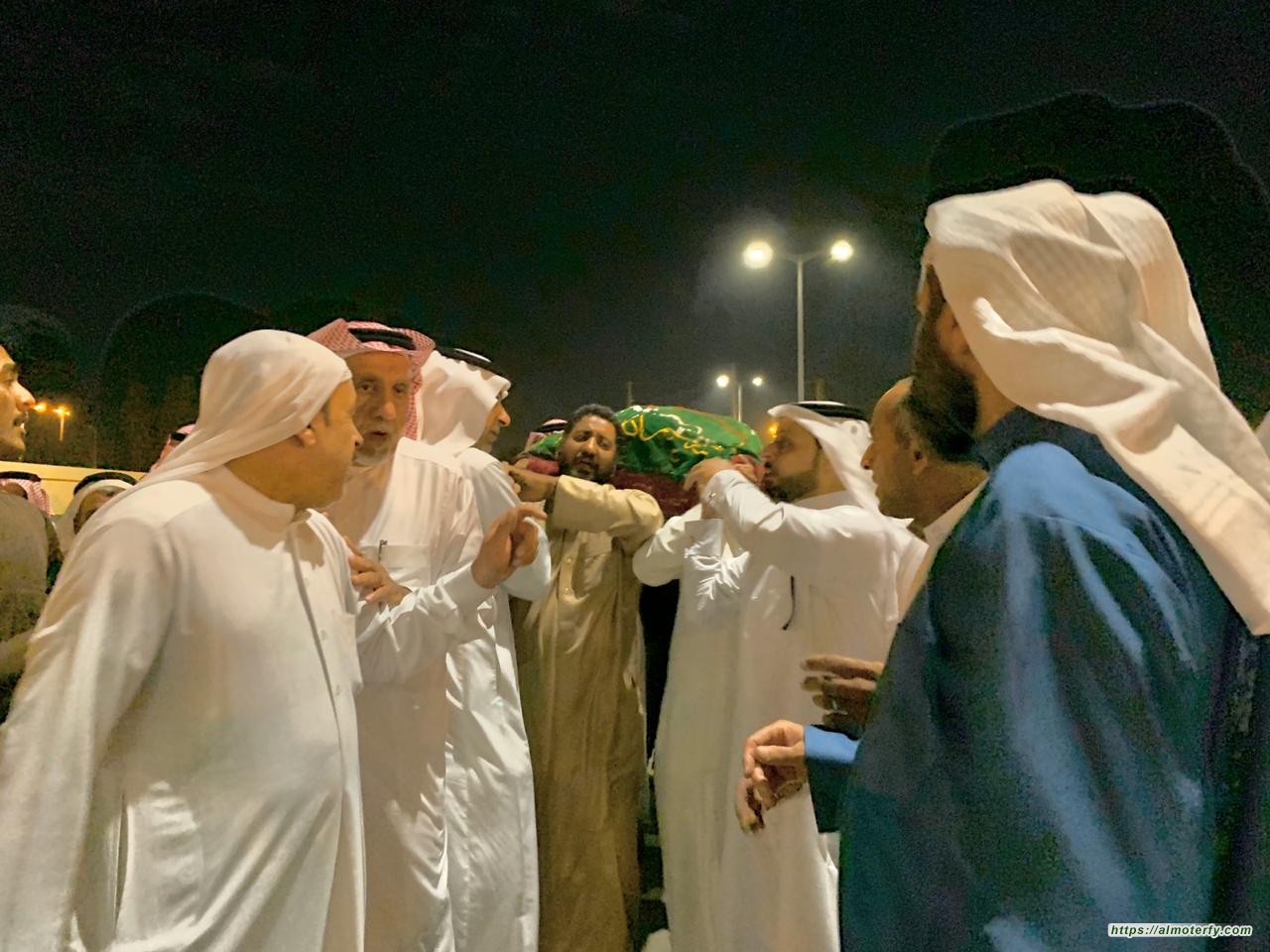 الجموع الكبيرة تشيع عميد اسرة الحسن بالهفوف الحاج (ابو عصام ) لمثواه الاخير الجموع الكبيرة تشيع عميد اسرة الحسن بالهفوف الحاج (ابو عصام ) لمثواه الاخير