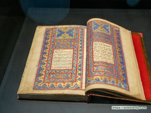 "معرض الثقافة السعودية" في باريس يُبهر زواره بـ "المخطوطات الوطنية"