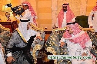 أبناء الأمير بندر بن عبدالعزيز يستقبلون المعزين في وفاة والدهم - رحمه الله -