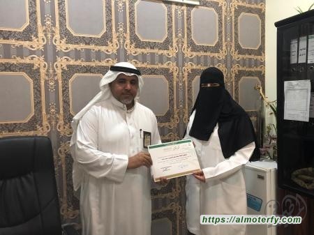 الدكتورة صالحة الدوسري تتلقى الشكر والتقدير بانتهاء تكليفها بمستشفى الجفر العام