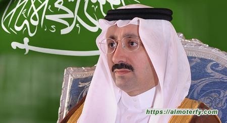 محافظ الأحساء يتقدم المصلين في العيد