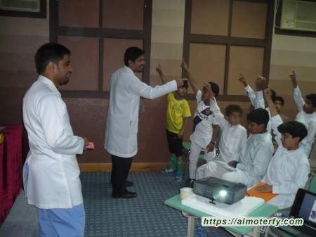 محاضرة طبية عن صحة الاسنان في ابتدائية المطيرفي