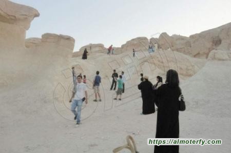 كهوف جبل القارة تذكِّر الآسيويين ببلدانهم