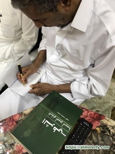 مجتهد ولا زال يكتب ويقص سيّر الأبطال 