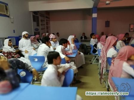 العمراني يقدم صحة الفم والأسنان بثانوية عكاظ