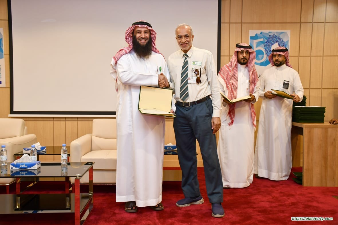 بريد الشرقية يحتفي باليوم العالمي ويكرم 88 متقاعدا ومميزا