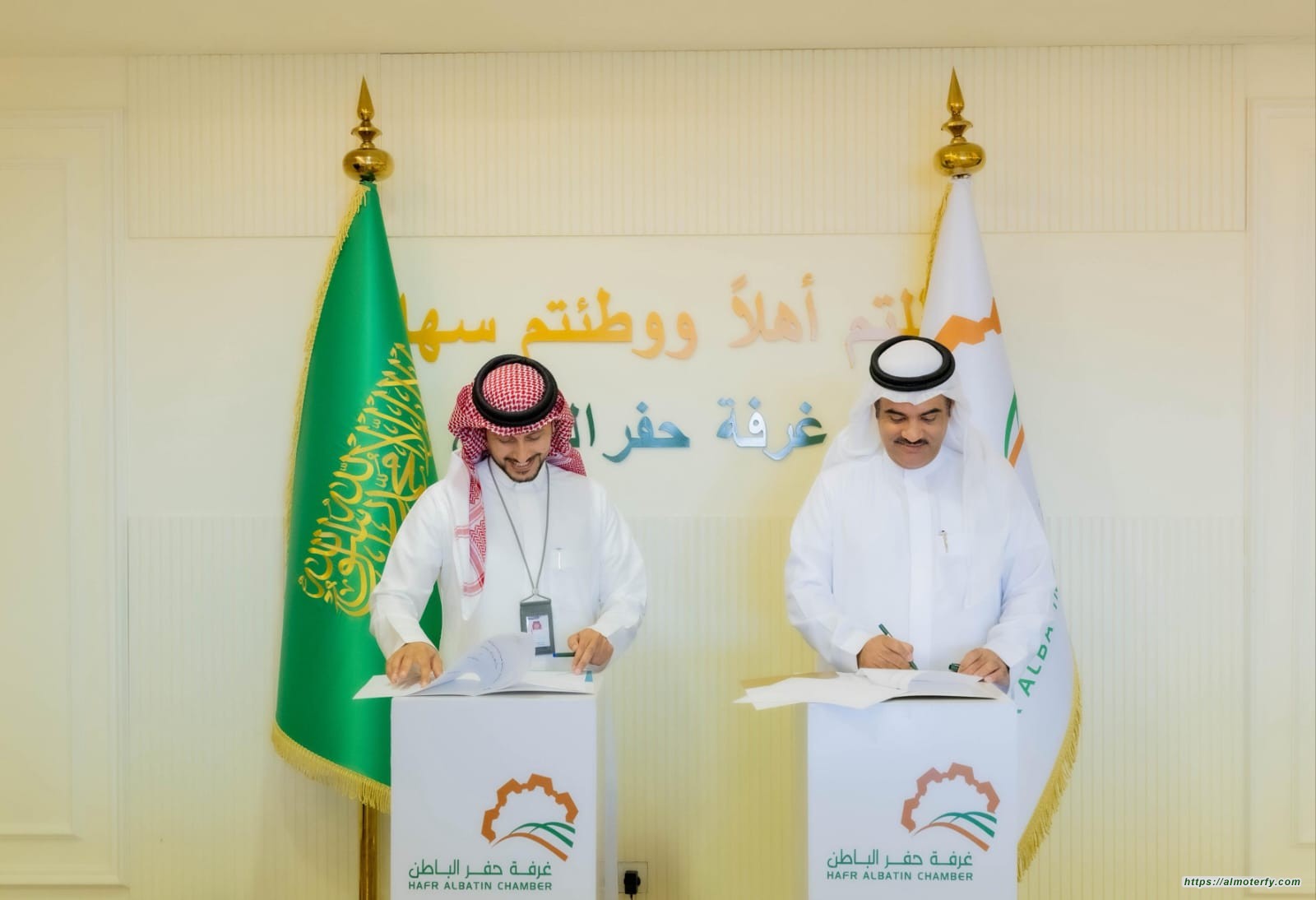 غرفة حفرالباطن وبنك التنمية الاجتماعية يوقعان اتفاقية تعاون مشترك غرفة حفرالباطن وبنك التنمية الاجتماعية يوقعان اتفاقية تعاون مشترك