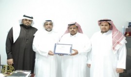 أمين عام نادي الفتح يكرم المطلق على جهوده ودعمه