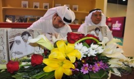 عادل القرين يوقع كتابه في معرض الدوحة الدولي للكتاب