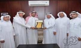 في حفل بمركز النشاط بالهفوف ..  تكريم المعلم الفائز بجائزة حمدان