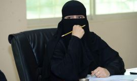 تراجع الإنجاب في السعودية: خلل الأدوار لا عمل المرأة